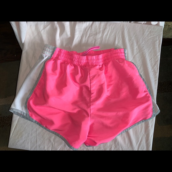 Athletic shorts - Picture 1 of 5